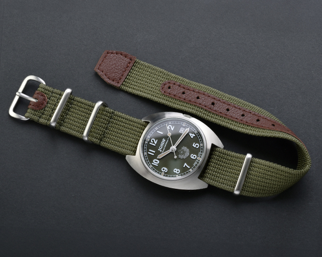 S798M-01_strap