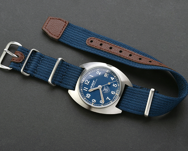 S798M-02_strap