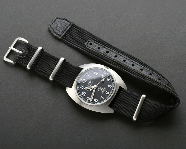 S798M-03_strap